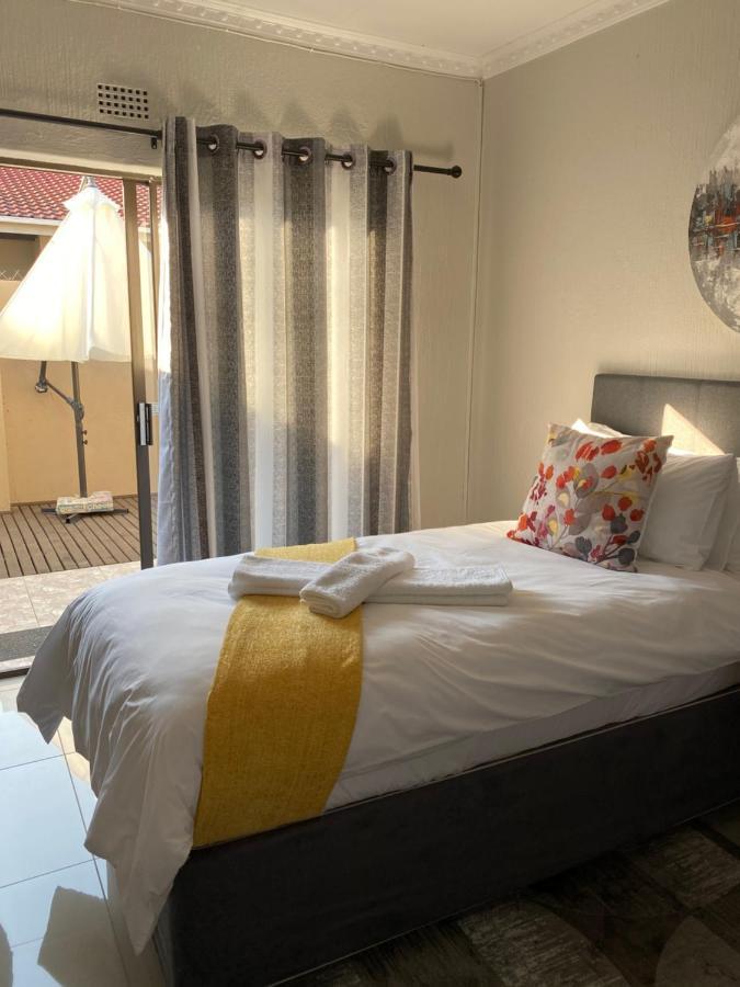 The Outlook Guest House 뉴캐슬 외부 사진