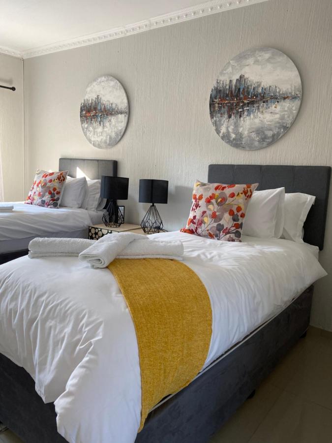 The Outlook Guest House 뉴캐슬 외부 사진
