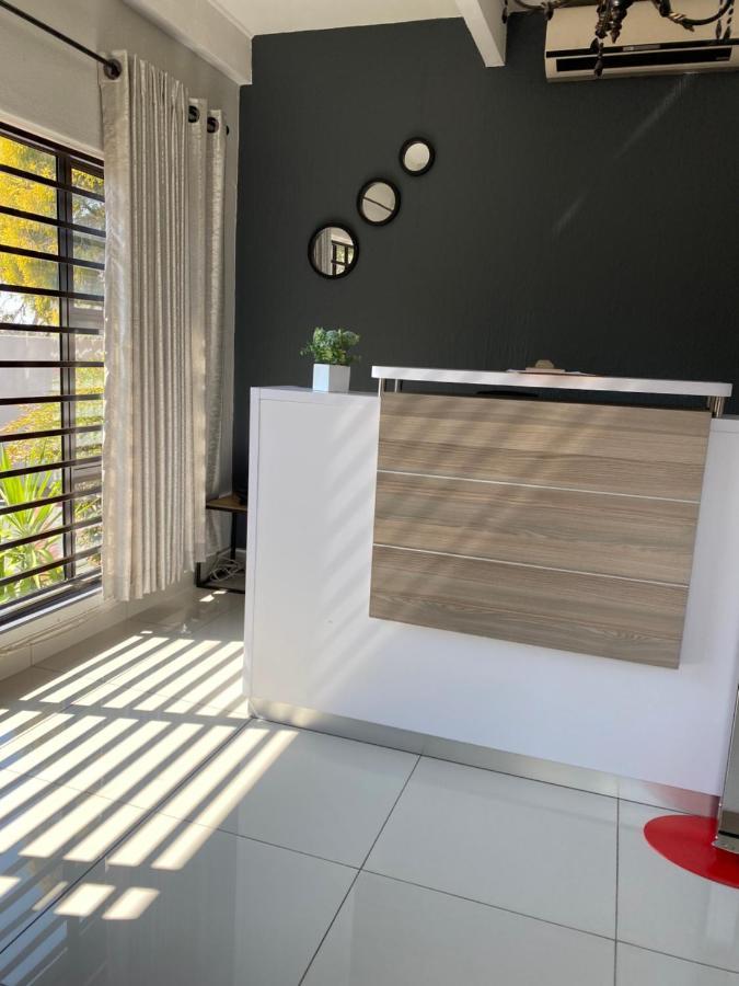 The Outlook Guest House 뉴캐슬 외부 사진